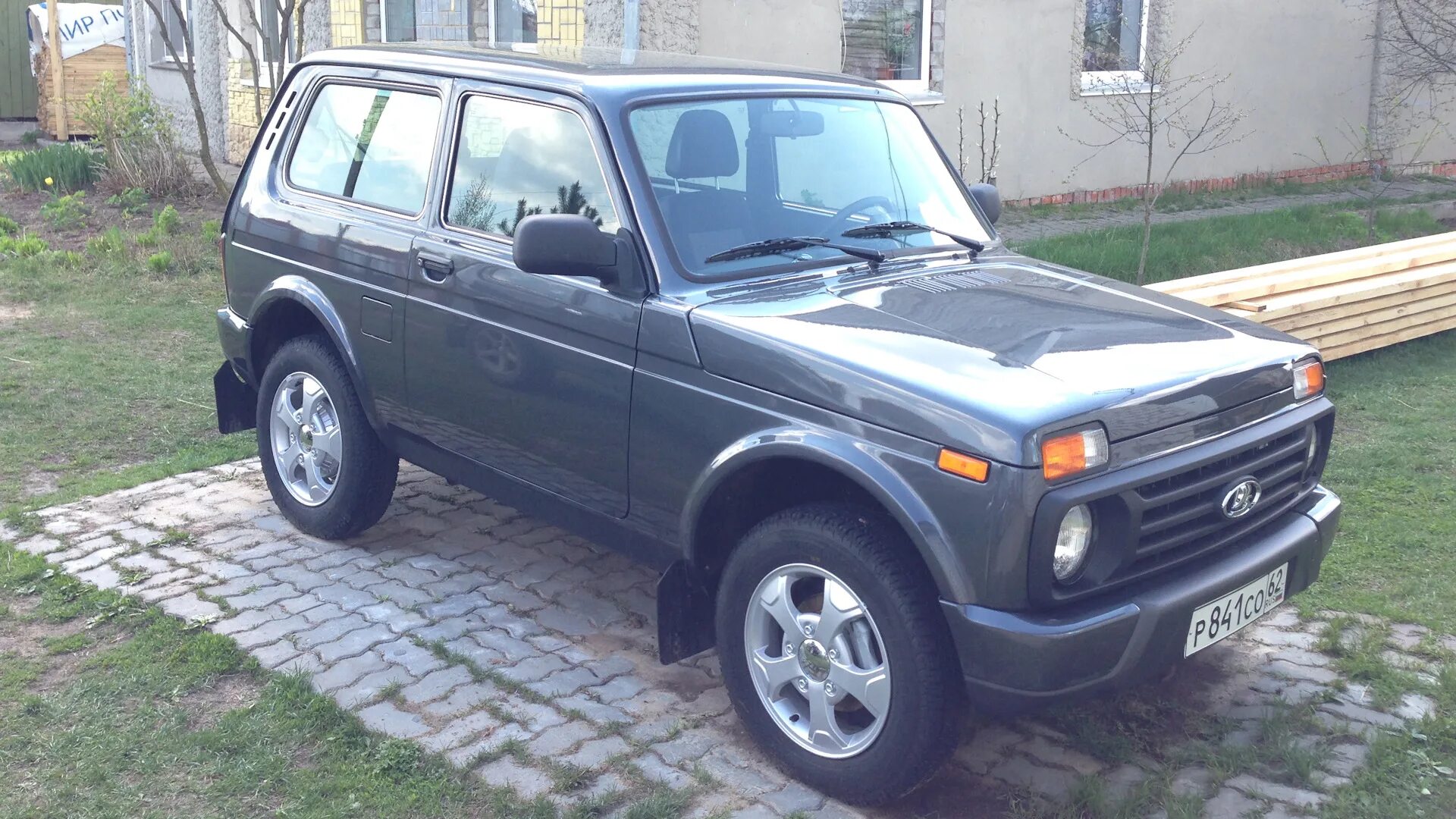 Нива цвет борнео фото Lada 4x4 3D 1.7 бензиновый 2016 URBAN на DRIVE2