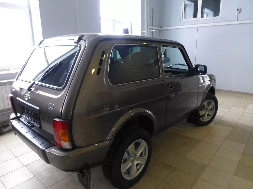 Нива цвет металлик фото Фото новой Lada Urban у дилера в Белорецке " Новая Нива Урбан 2024 официальный с