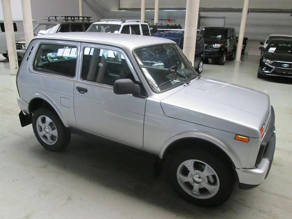 Нива цвет металлик фото Купить новый Lada (ВАЗ) 2121 (4x4) I Рестайлинг Urban 1.7 MT (83 л.с.) 4WD бензи