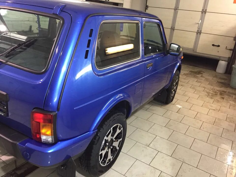 Нива цвет металлик фото Колеса от юбилейной нивы - Lada 4x4 3D, 1,6 л, 1992 года колёсные диски DRIVE2