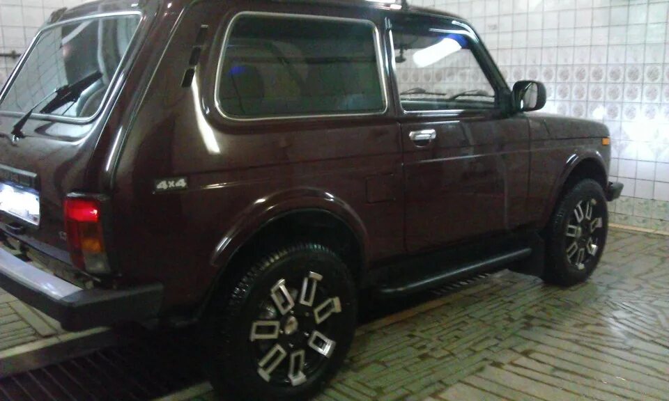 Нива цвет портвейн металлик фото Неожиданные радости от начальства )) - Lada 4x4 3D, 1,7 л, 2014 года покупка маш