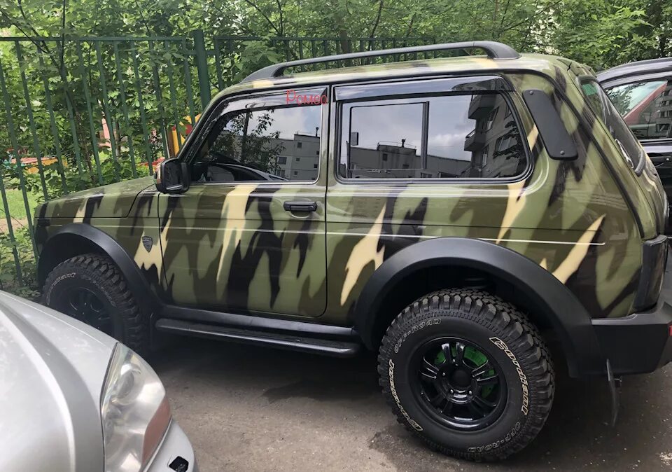 Нива цвета хаки фото Привод замка багажника, авто дворники и тонер) - Lada 4x4 3D, 0,5 л, 2018 года а