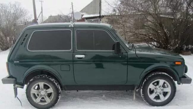 Нива темно зеленая фото Lada 4x4 3D 1.7 бензиновый 2007 на DRIVE2