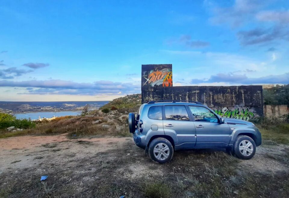 Нива travel фото Вечерний тур - объект КРОТ - Lada Niva Travel, 1,7 л, 2021 года фотография DRIVE