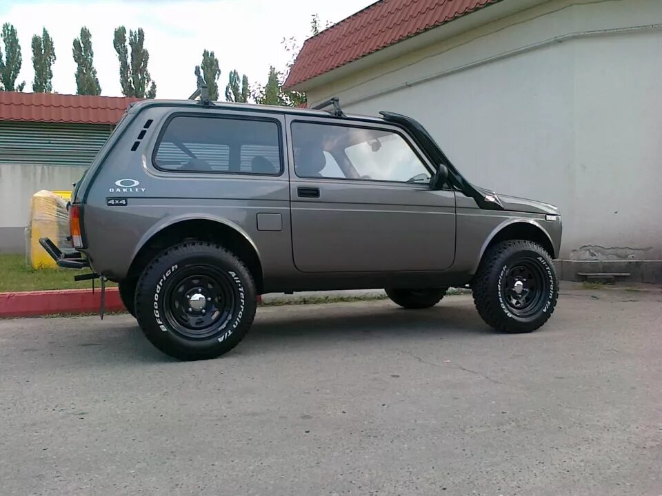 Нива трехдверка удлиненная фото после мойки - Lada 21218 Фора, 1,8 л, 2003 года мойка DRIVE2