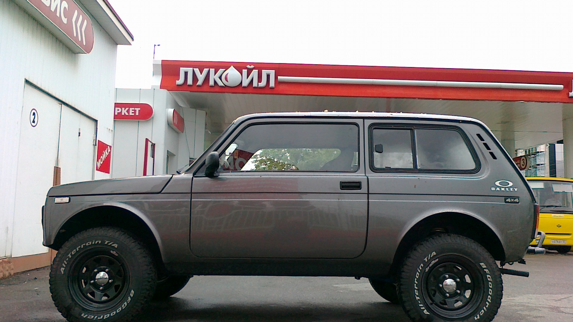 Нива трехдверка удлиненная фото Lada 21218 Фора 1.8 бензиновый 2003 ваз 21218 фора бронто на DRIVE2