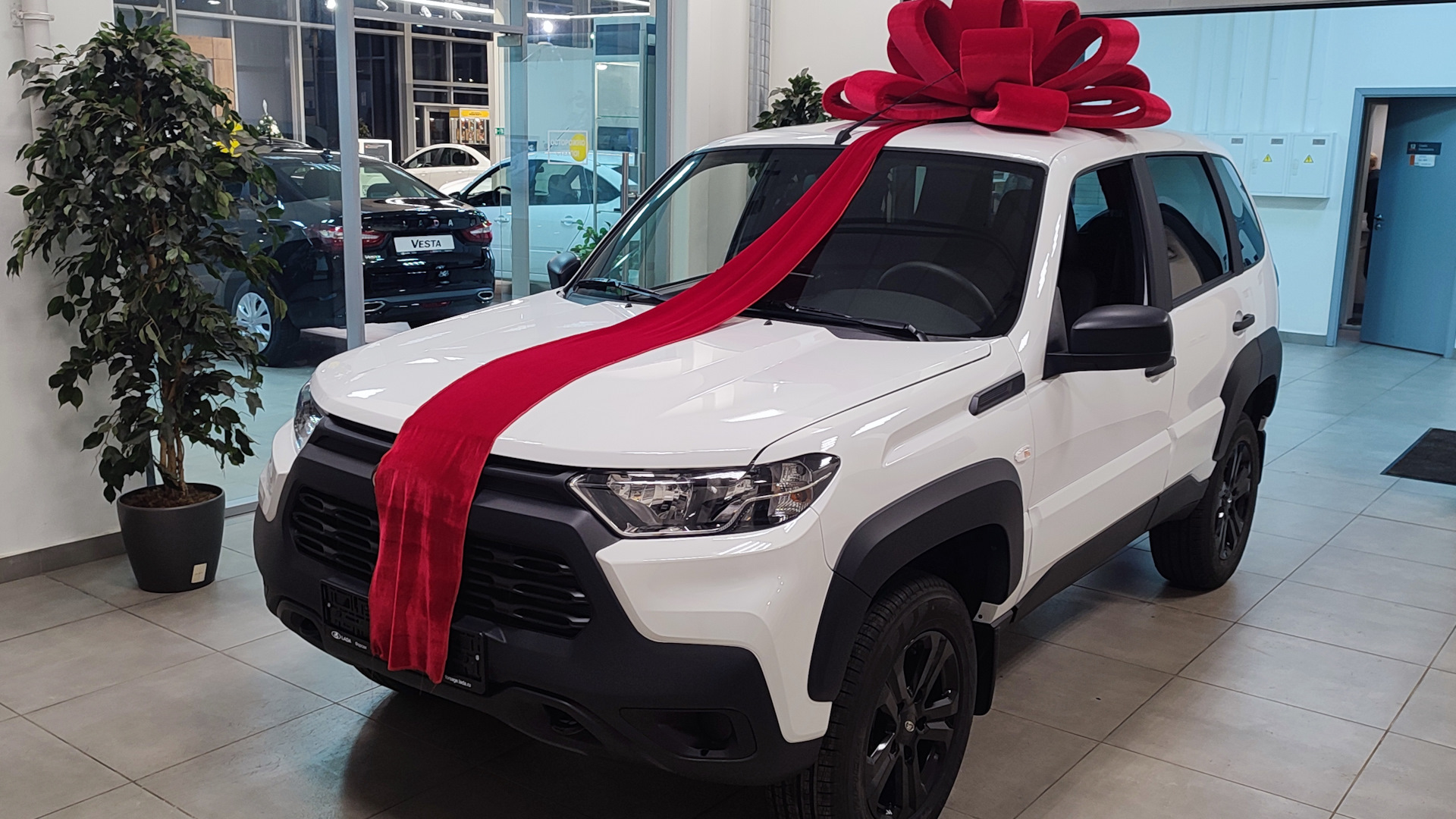Нива тревал белая фото Lada Niva Travel 0.8 бензиновый 2023 Белая мышка на DRIVE2