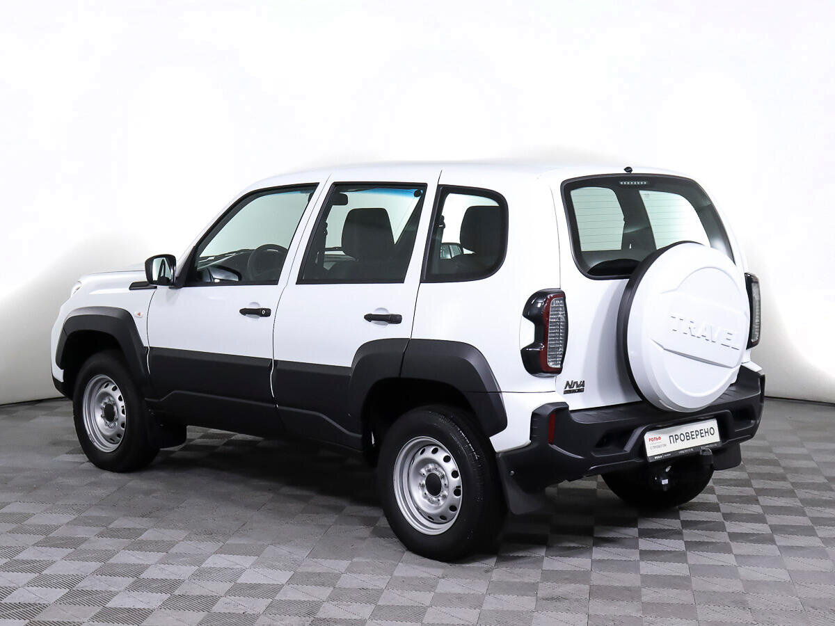 Нива тревал белая фото Купить б/у Lada (ВАЗ) Niva I Рестайлинг (Travel) 1.7 MT (80 л.с.) 4WD бензин мех