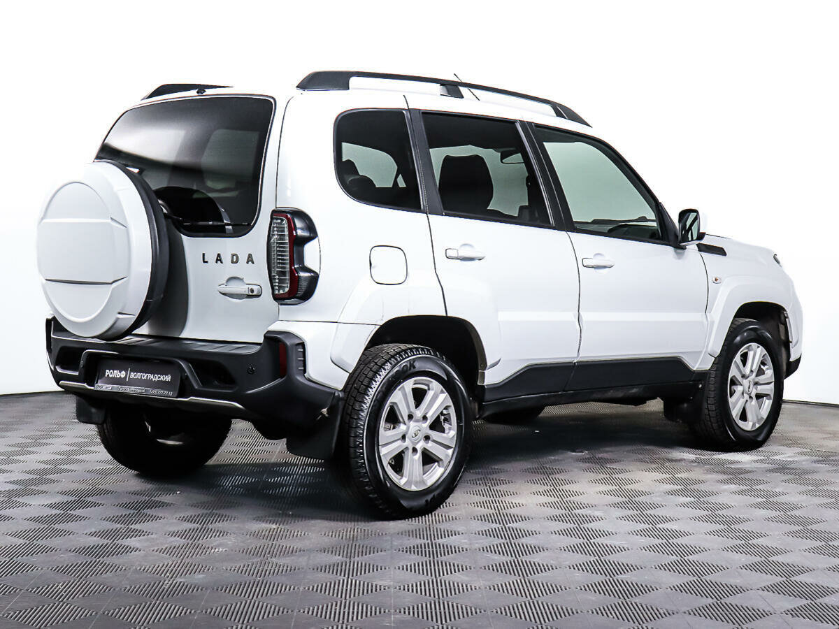 Нива тревал белая фото Купить б/у Lada (ВАЗ) Niva I Рестайлинг (Travel) 1.7 MT (80 л.с.) 4WD бензин мех