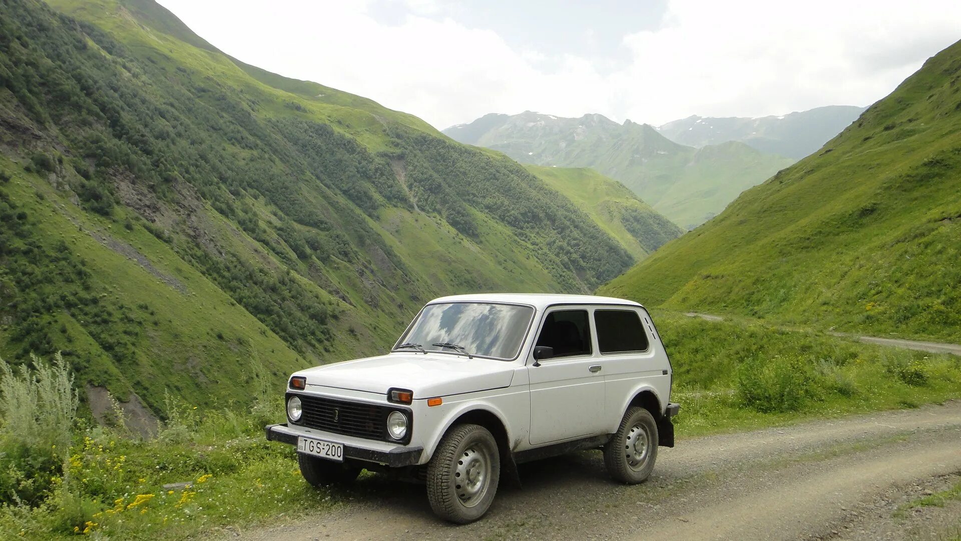 Нива тревал белая фото Нива" просто лучше: Бывший дилер Renault объяснил, почему Duster хуже LADA 4x4