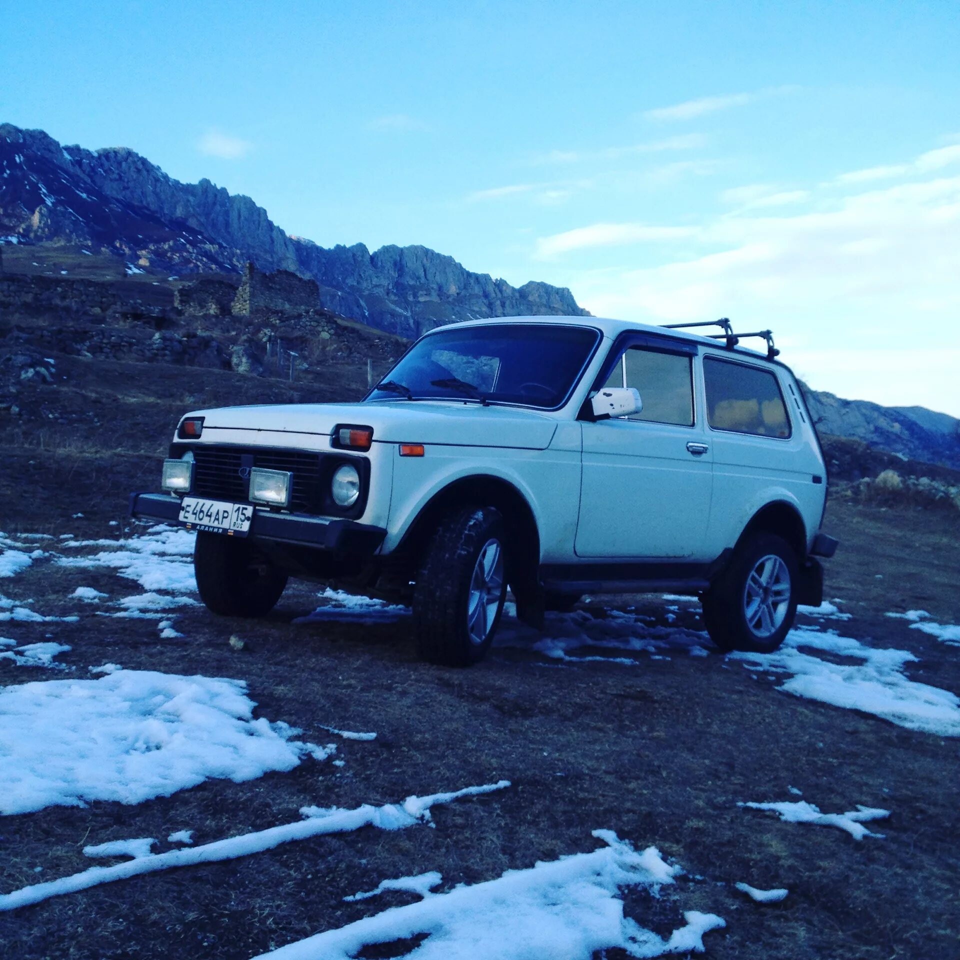 Нива тревал белая фото Поездка в горы ( Фиагдон) - Lada 4x4 3D, 1,7 л, 1996 года фотография DRIVE2