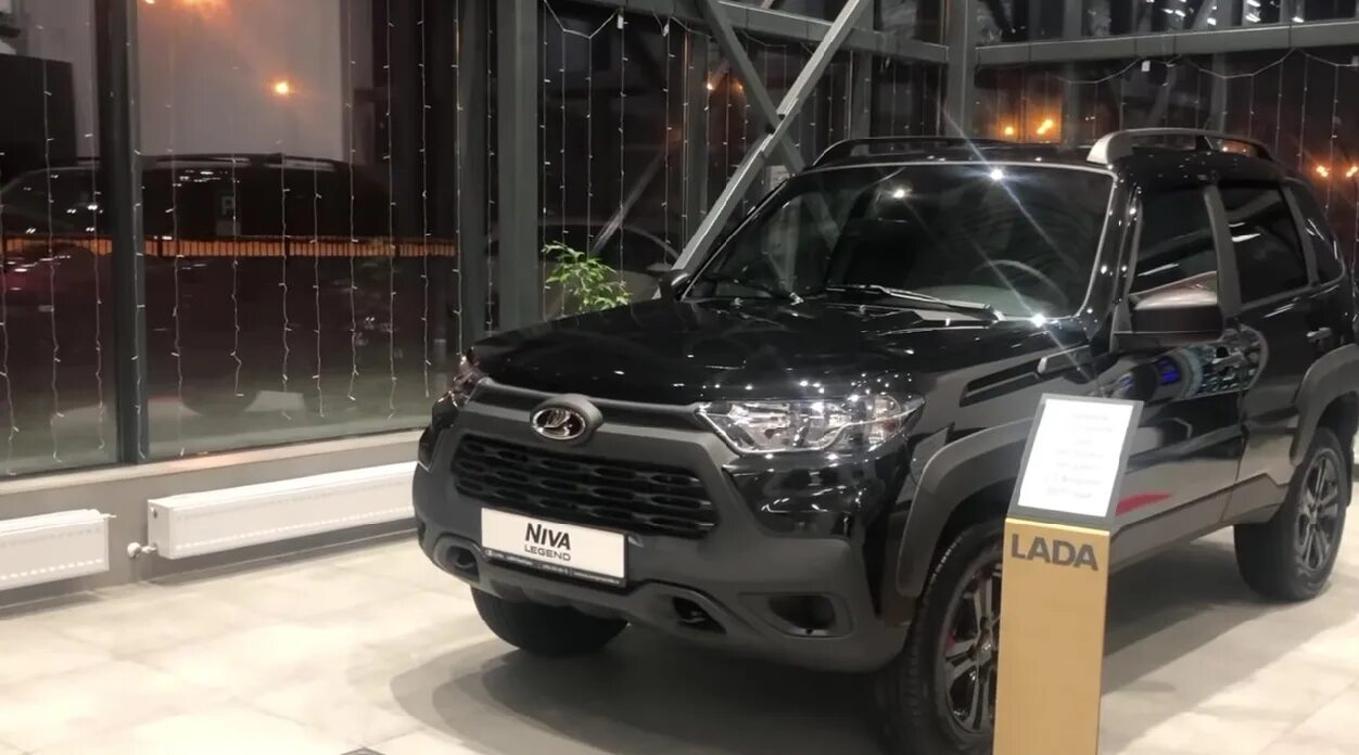 Нива тревал блэк фото Стартуют продажи очень черной Lada Niva Travel рассматриваем новинку вблизи