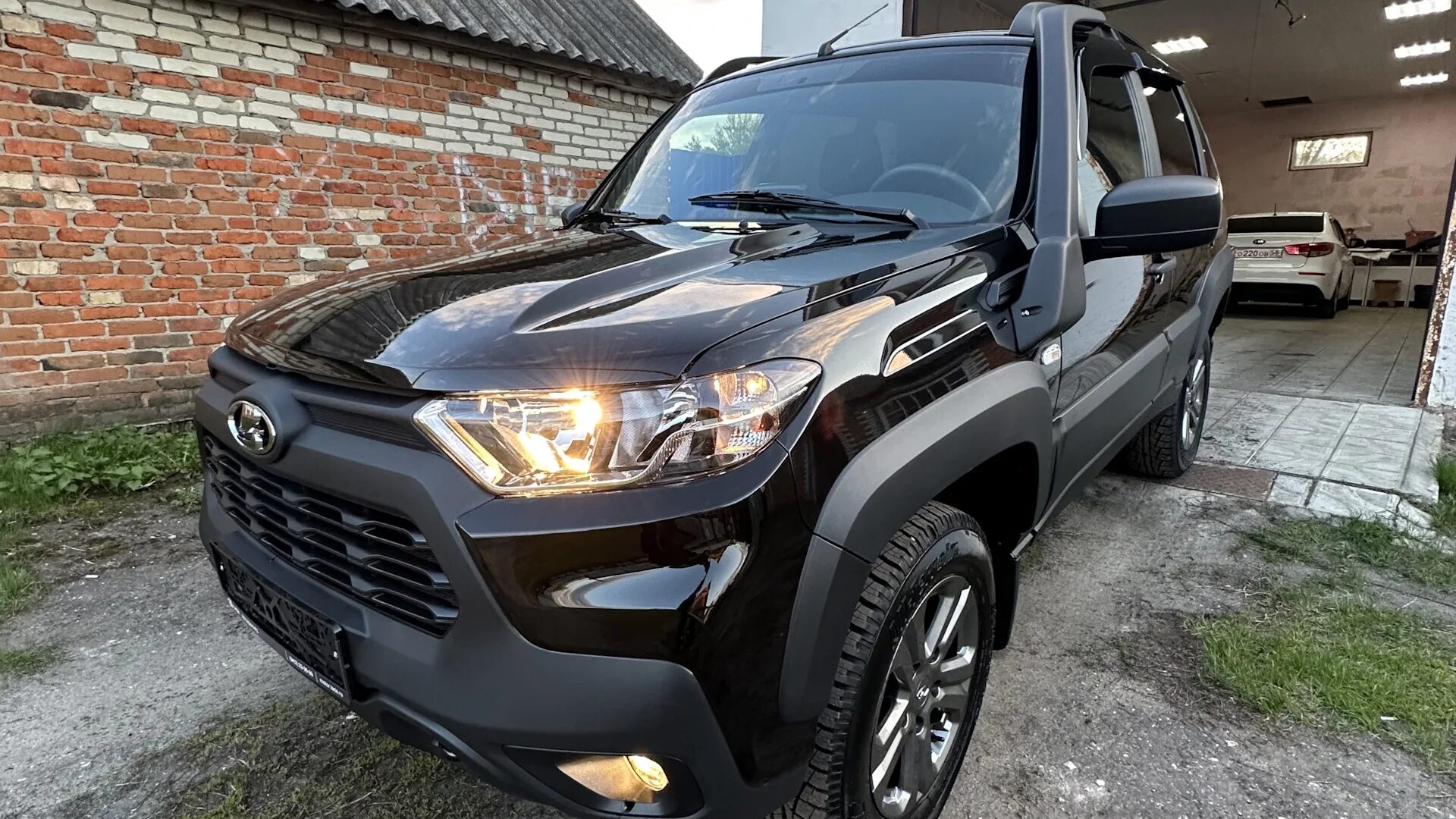 Нива тревел 2023 фото Lada Niva Travel 1.6 бензиновый 2023 Black на DRIVE2