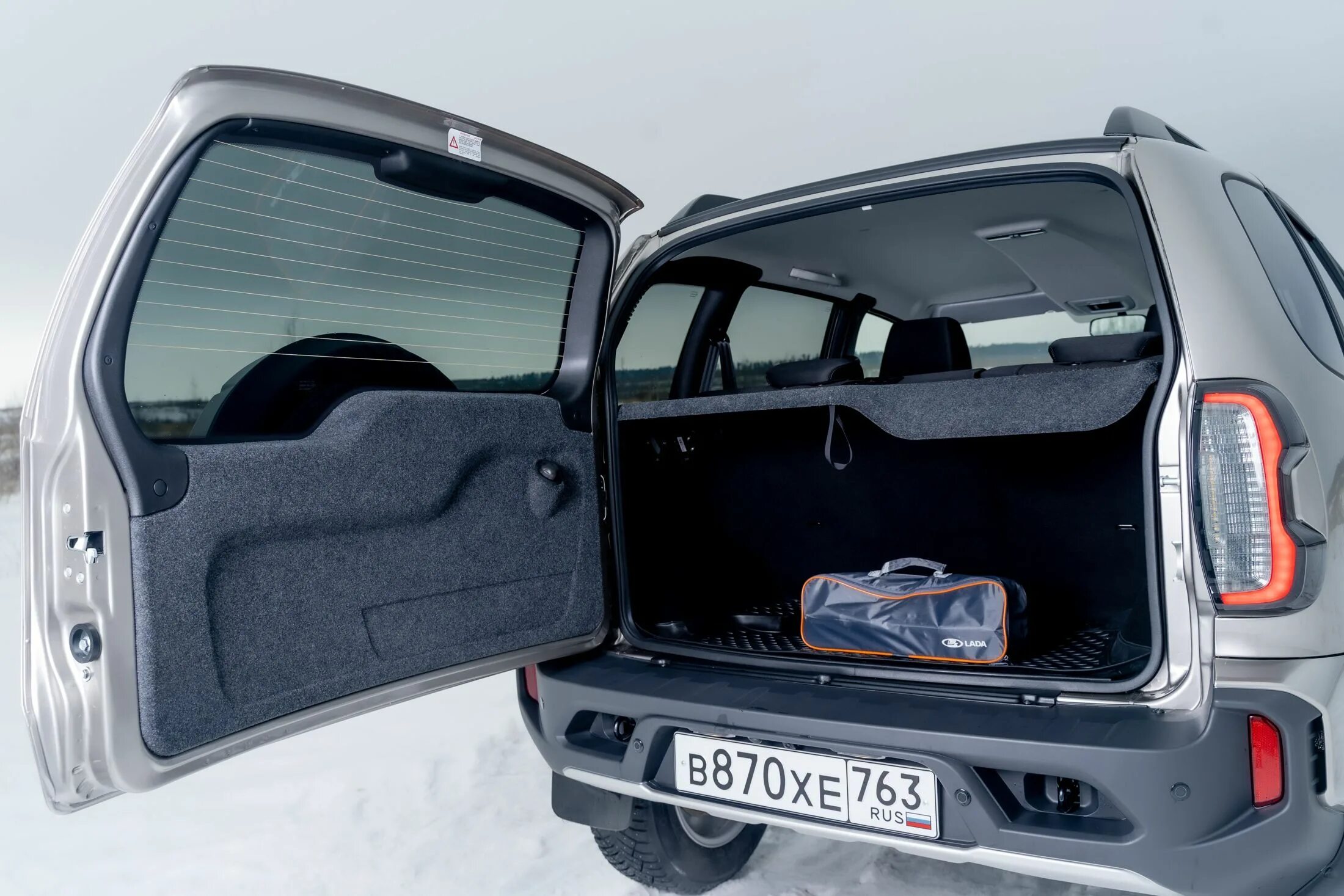 Нива тревел 2024 багажник фото Можно ли купить подержанный Toyota RAV4 по цене новой Lada Niva Travel - Российс