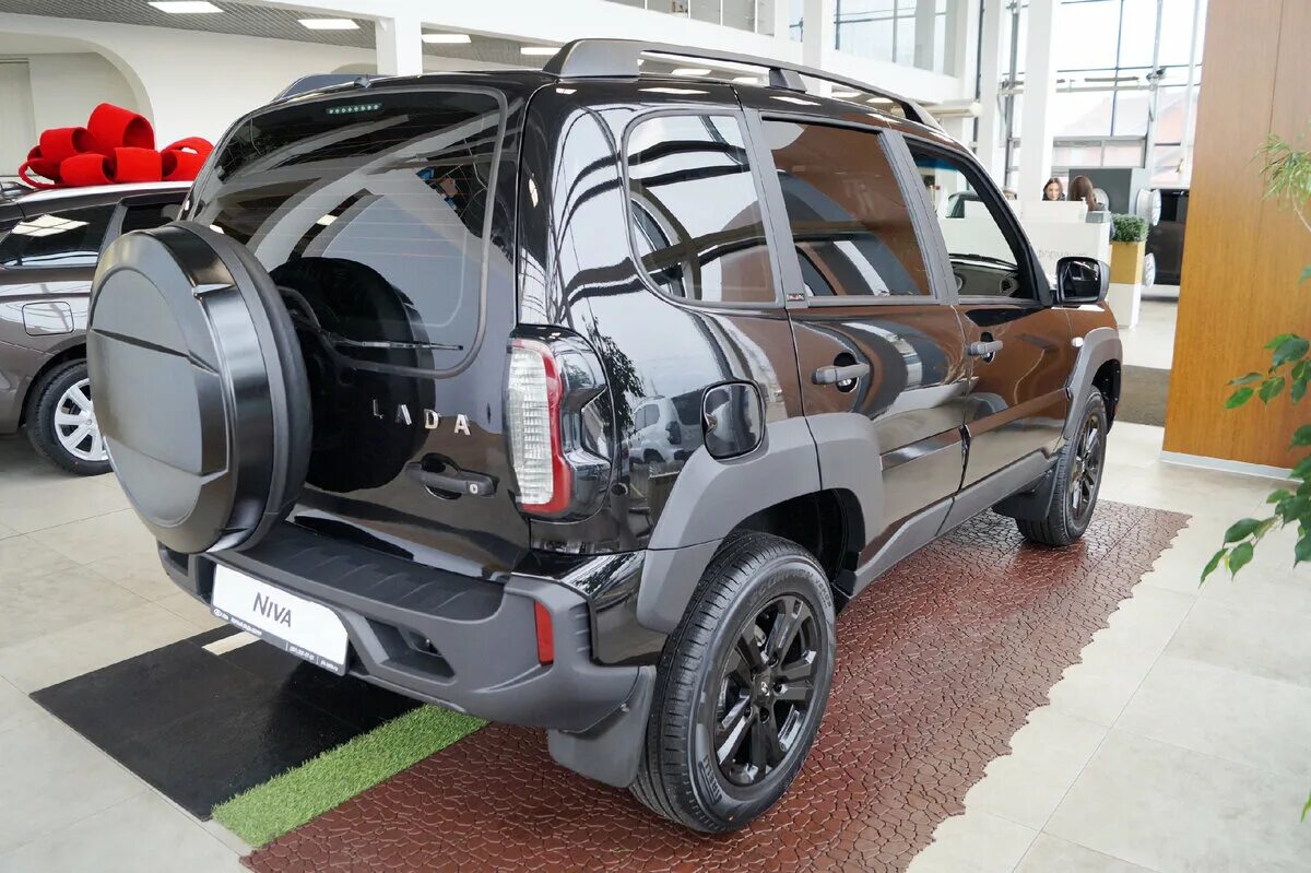 Нива тревел 2024 фото черная LADA выкатила Niva Travel BLACK. Посмотрел какой эксклюзив появился в новой комп
