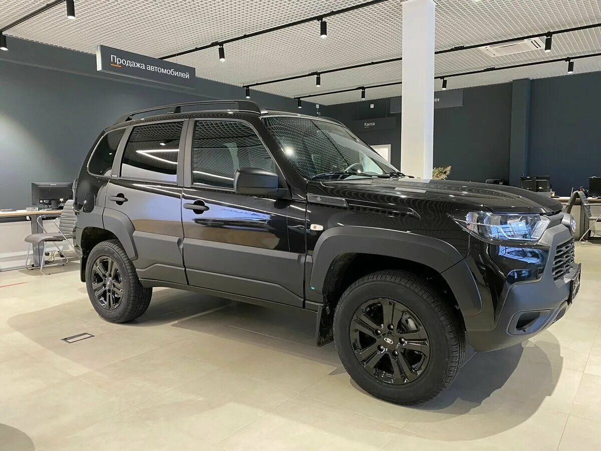 Нива тревел 2024 фото черная Купить новый Lada (ВАЗ) Niva I Рестайлинг (Travel) 1.7 MT (80 л.с.) 4WD бензин м