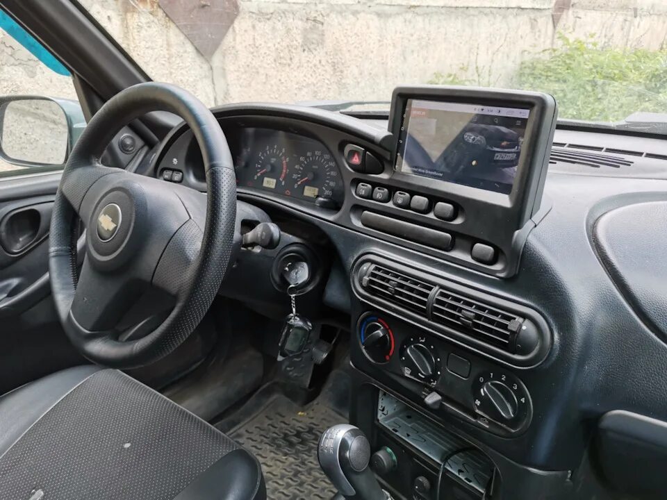 Нива тревел 2024 фото панели Установка мультимедиа. Впихнуть невпихуемое. - Chevrolet Niva GLX, 1,7 л, 2010 г