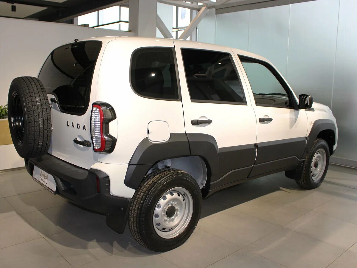 Нива тревел 2024 года выпуска фото Купить новый Lada (ВАЗ) Niva I Рестайлинг (Travel) 1.7 MT (80 л.с.) 4WD бензин м