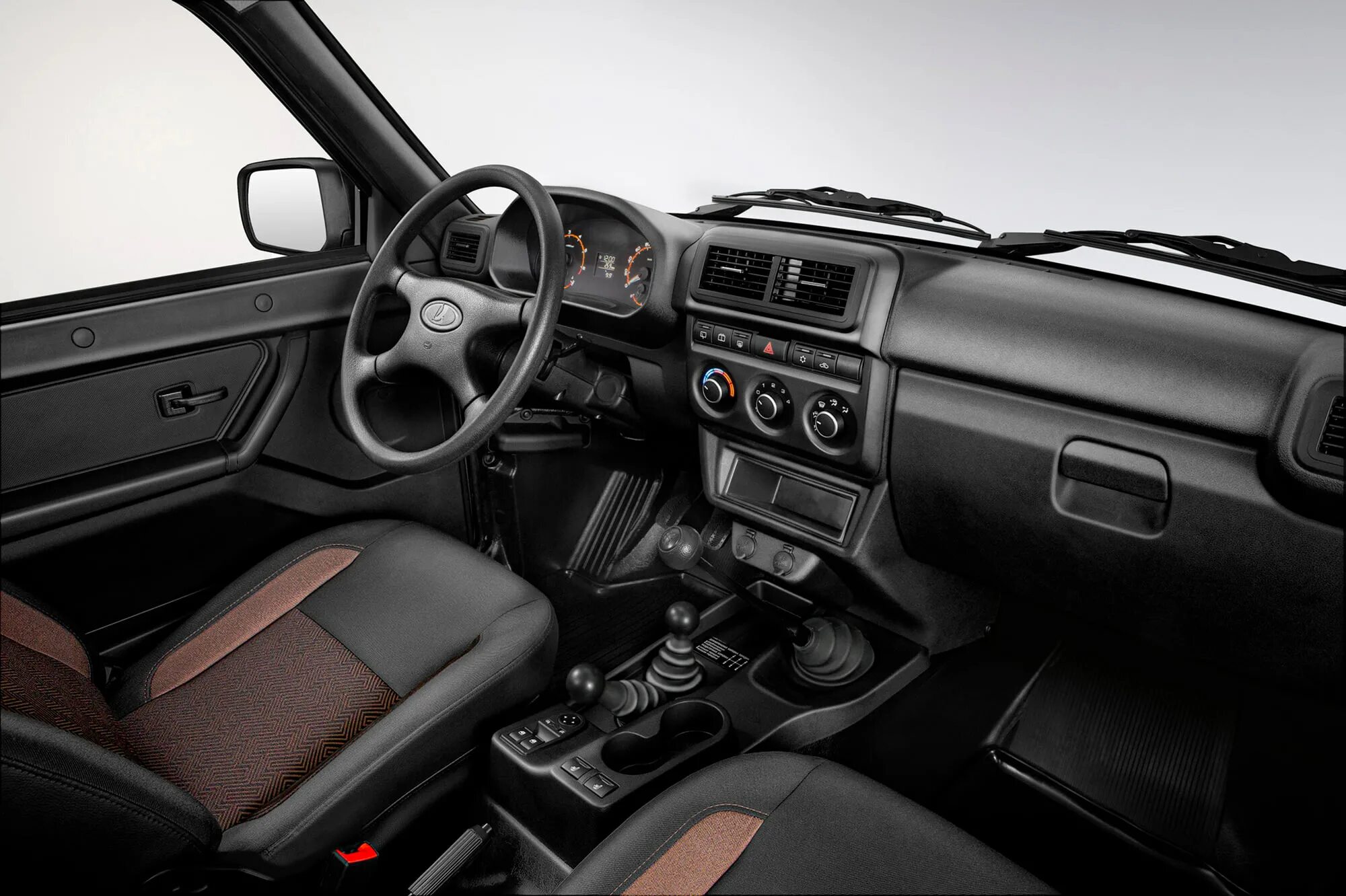 Нива тревел 2024 интерьер фото LADA Niva Legend Urban 3 дв. 2024 - фото в новом кузове: салон, вид снаружи, баг