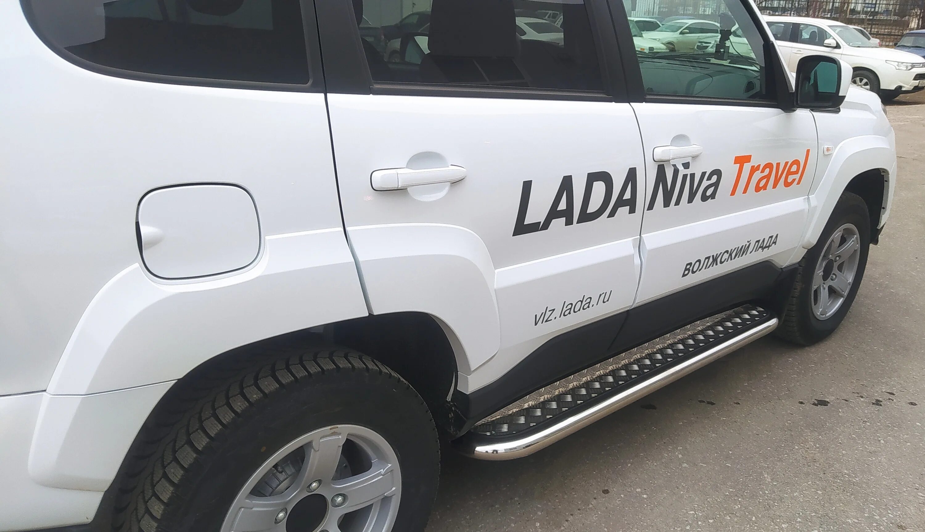 Нива тревел аксессуары тюнинг Пороги с накладным листом для автомобиля LADA (ВАЗ) Niva Travel 2021 арт. NVT.21