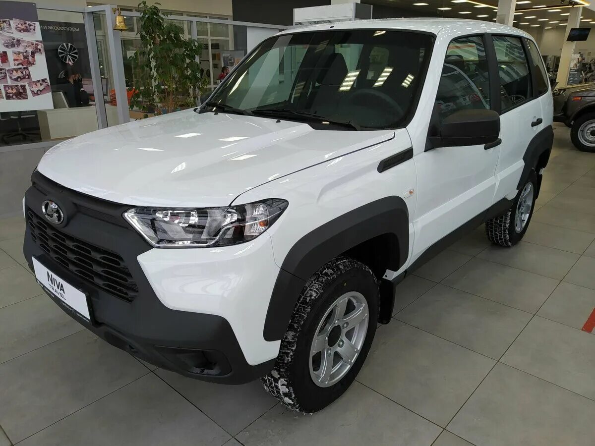Нива тревел белая люкс фото Купить новый Lada (ВАЗ) Niva I Рестайлинг (Travel) 1.7 MT (80 л.с.) 4WD бензин м