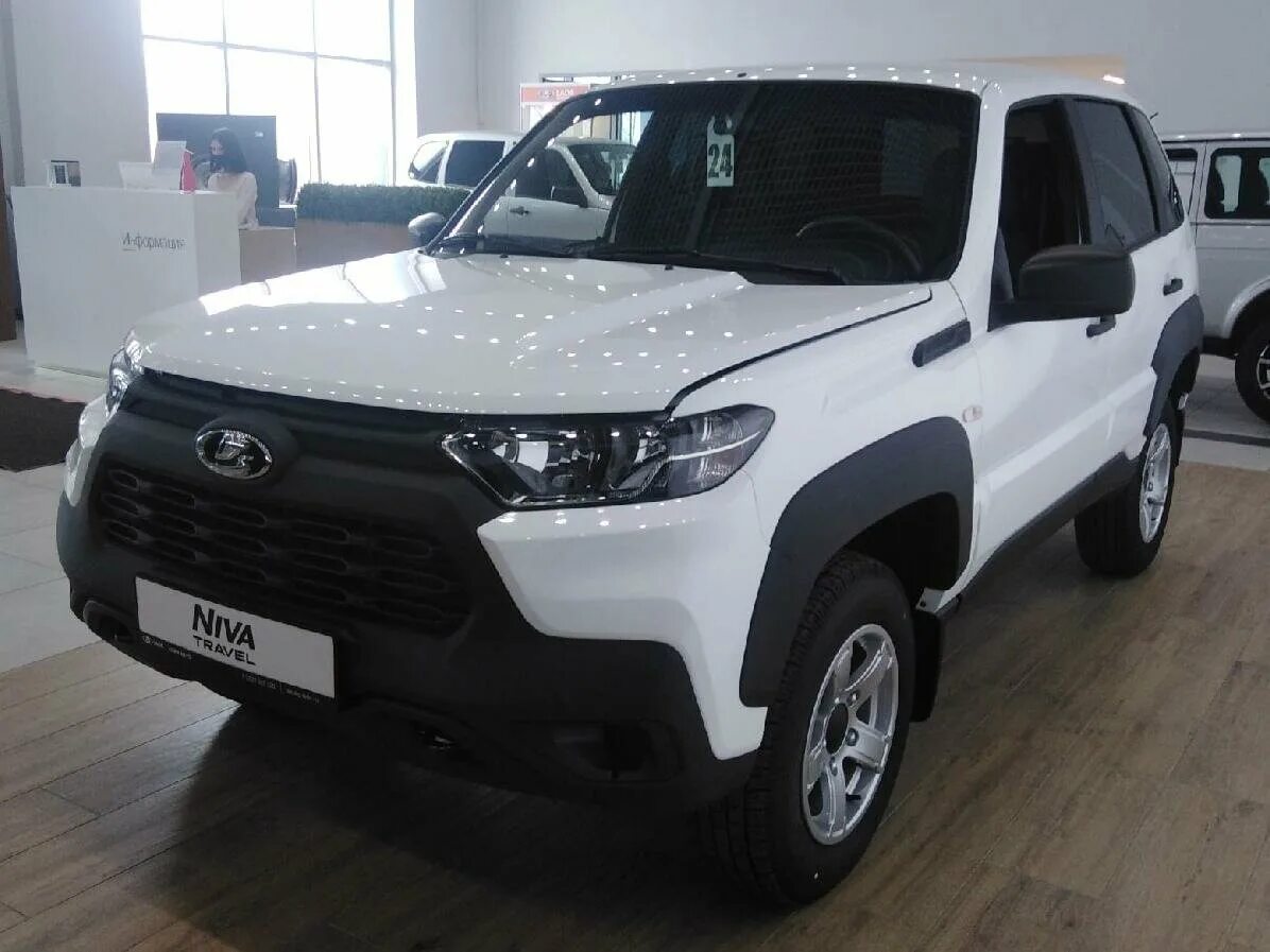 Нива тревел белая люкс фото Купить новый Lada (ВАЗ) Niva I Рестайлинг (Travel) 1.7 MT (80 л.с.) 4WD бензин м