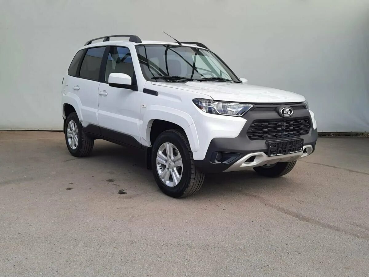 Нива тревел белая люкс фото Купить новый Lada (ВАЗ) Niva I Рестайлинг (Travel) 1.7 MT (80 л.с.) 4WD бензин м