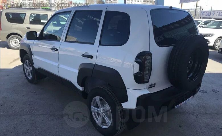 Нива тревел белого цвета фото Lada Niva Travel в цвете Айсберг (204) - сочные фото здесь! Авто
