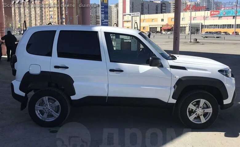 Нива тревел белого цвета фото тюнинг Lada Niva Travel в цвете Айсберг (204) - сочные фото здесь! Авто