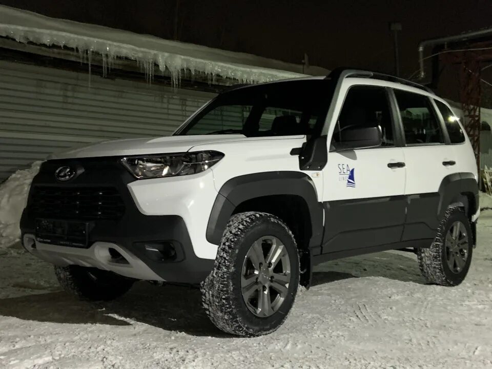 Нива тревел белого цвета фото тюнинг Не нужно ставить допы у ОД - Lada Niva Travel, 1,7 л, 2021 года аксессуары DRIVE
