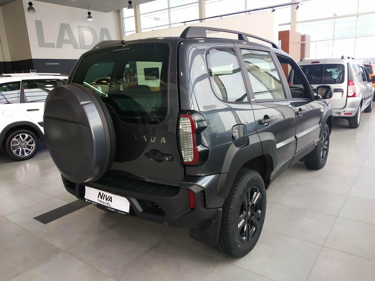 Нива тревел блэк 2024 комплектация фото Купить новый Lada (ВАЗ) Niva I Рестайлинг (Travel) 1.7 MT (80 л.с.) 4WD бензин м
