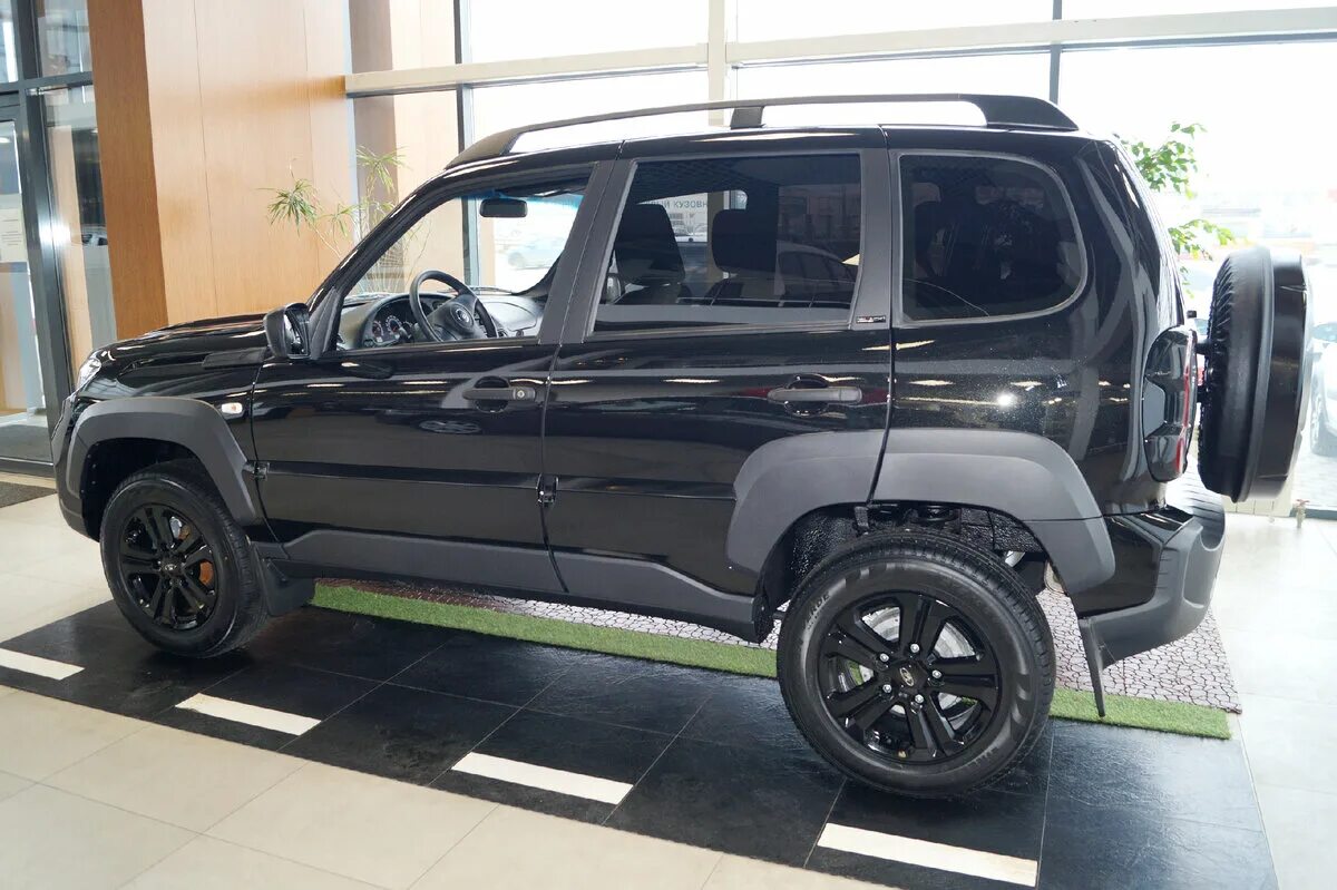 Нива тревел блэк 2024 комплектация фото LADA выкатила Niva Travel BLACK. Посмотрел какой эксклюзив появился в новой комп