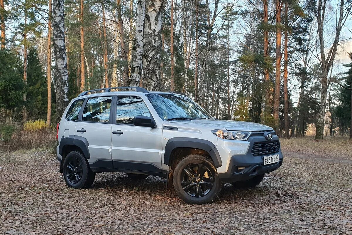 Нива тревел блэк 2024 комплектация фото Тропою легенды. Тест-драйв Lada Niva Travel Black CarExpert.ru Дзен