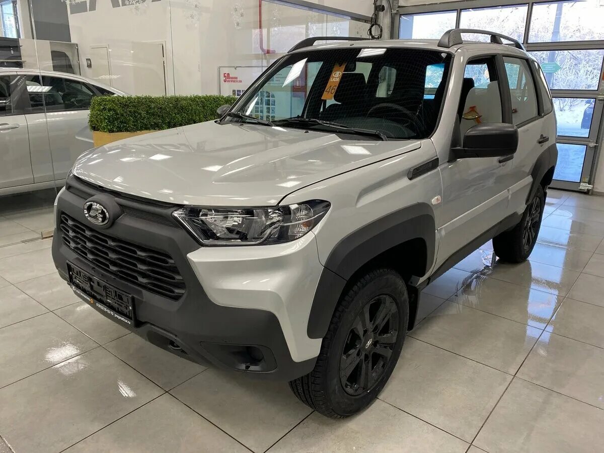 Нива тревел блэк белая фото Купить новый Lada (ВАЗ) Niva I Рестайлинг (Travel) 1.7 MT (80 л.с.) 4WD бензин м