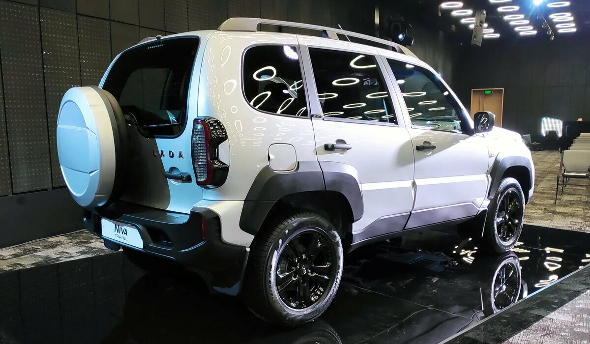 Нива тревел блэк белая фото Lada Niva Travel получила спецверсию "Black". Автотема Дзен