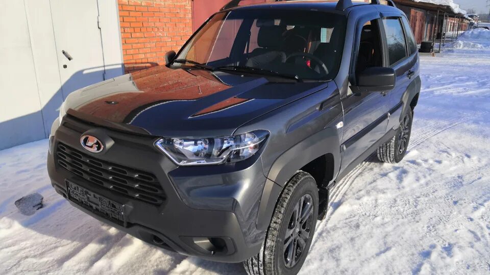 Нива тревел блэк белая фото Продажи Lada Niva Travel приостановлены из-за отзывной кампании. Дорога домой Дз