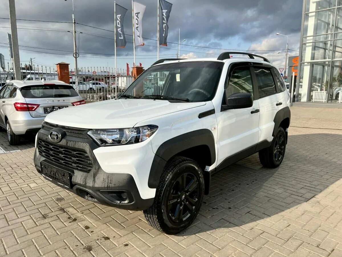 Нива тревел блэк белая фото Купить новый Lada (ВАЗ) Niva I Рестайлинг (Travel) 1.7 MT (80 л.с.) 4WD бензин м