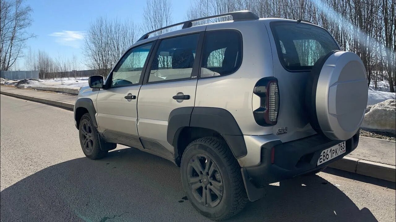 Нива тревел блэк фото Взял Lada Niva Travel Black - навсегда! прет по полю - рвёт буржуев! Лада Нива Т