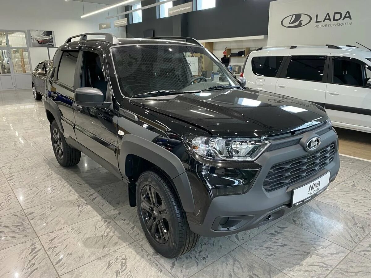 Нива тревел блэк комплектация фото Внедорожник Lada Niva Travel значительно подорожал в одной из комплектаций