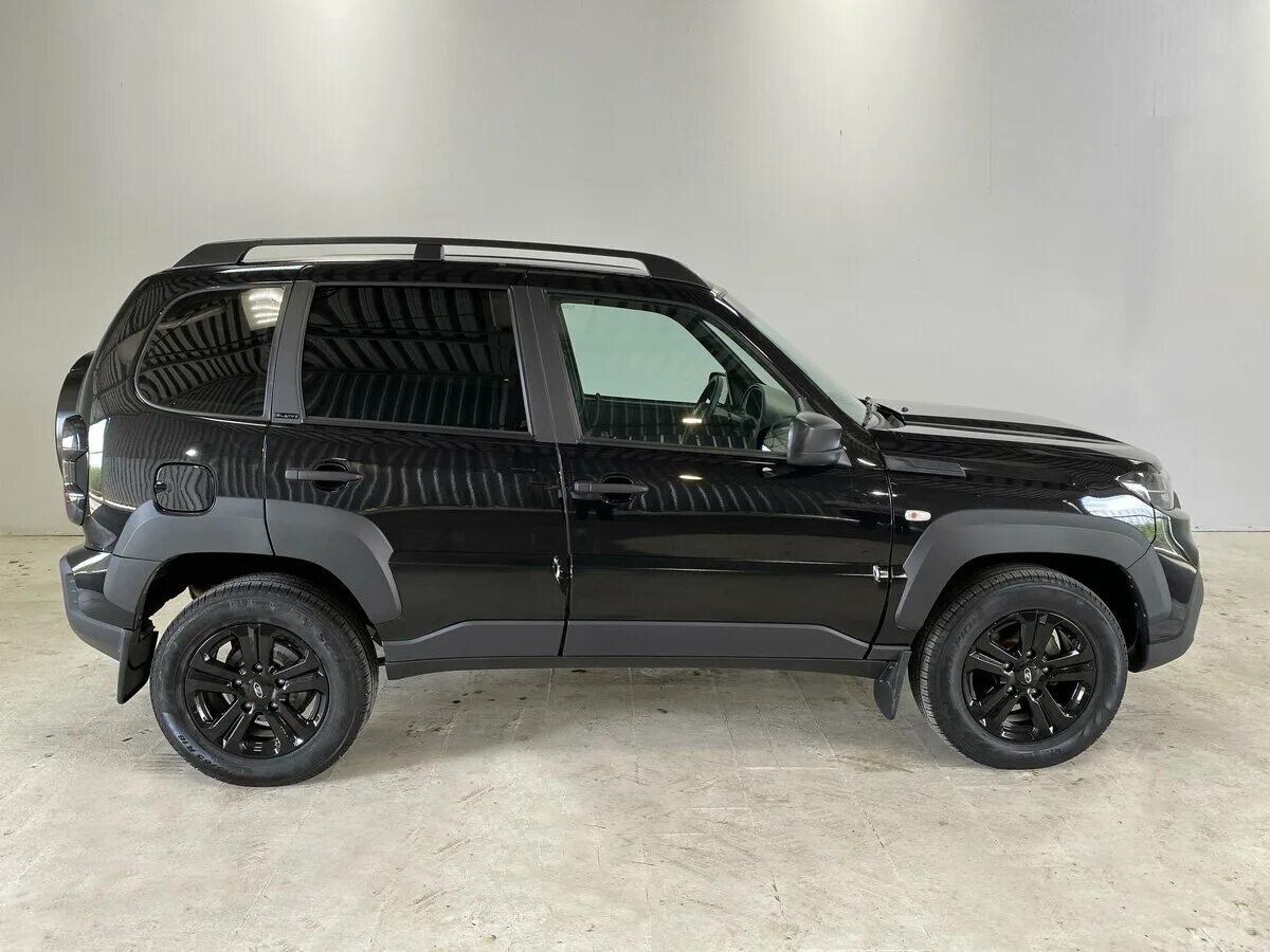 Нива тревел черная тюнинг Купить б/у Lada (ВАЗ) Niva I Рестайлинг (Travel) 1.7 MT (80 л.с.) 4WD бензин мех