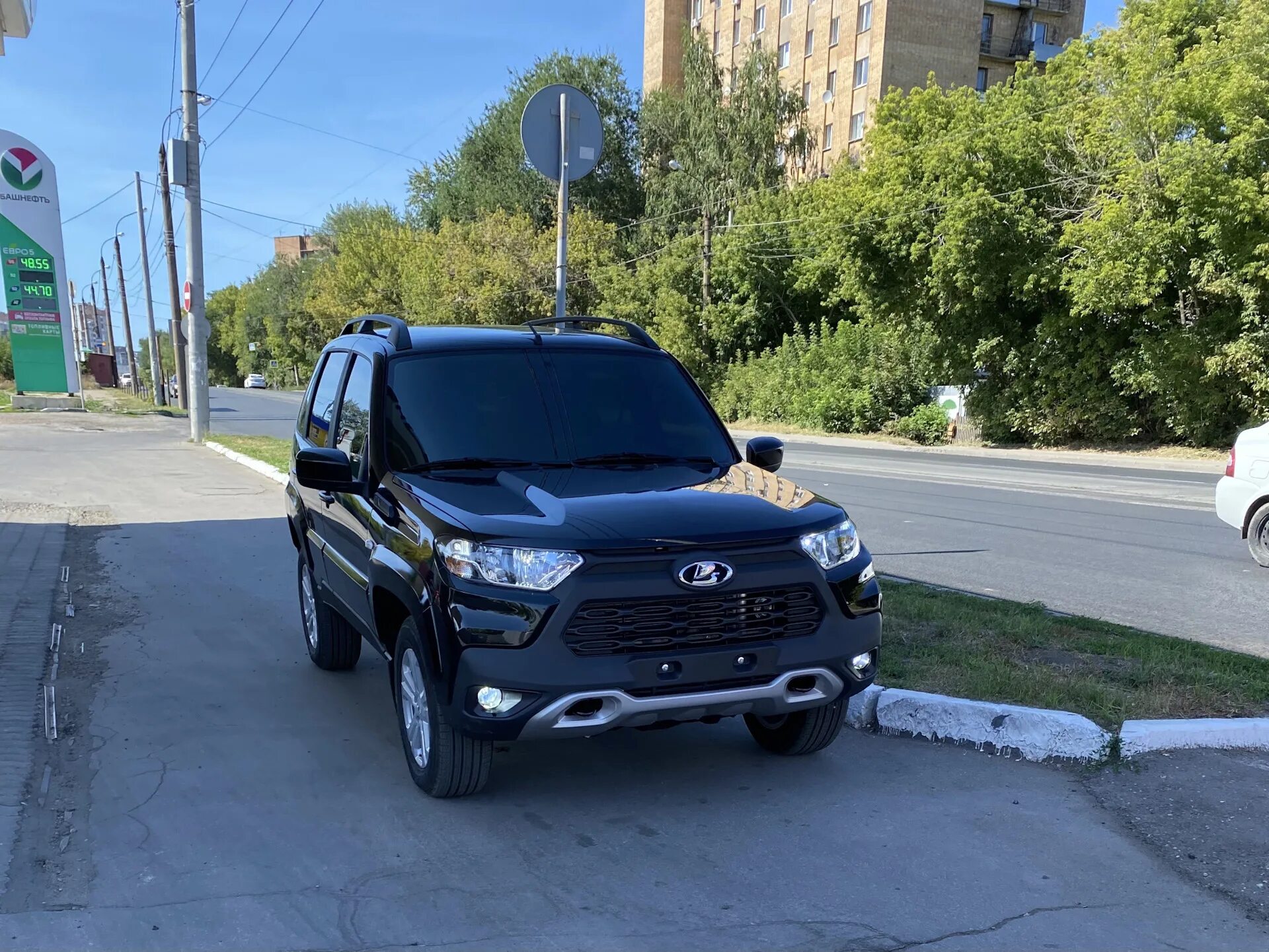 Нива тревел черная тюнинг Тонировка - Lada Niva Travel, 1,7 л, 2021 года аксессуары DRIVE2