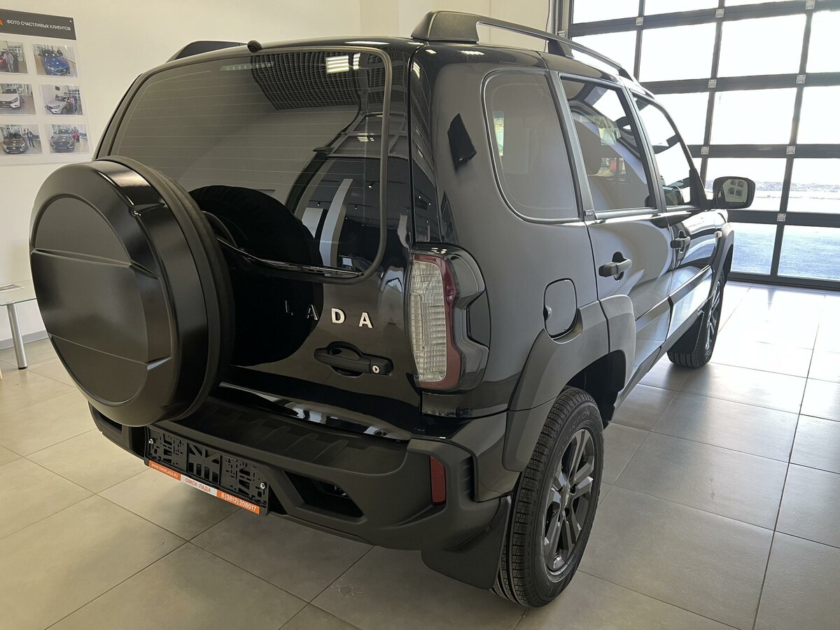 Нива тревел черного цвета фото Купить новый LADA (ВАЗ) Niva I Рестайлинг (Travel) 1.7 MT (80 л.с.) 4WD бензин м