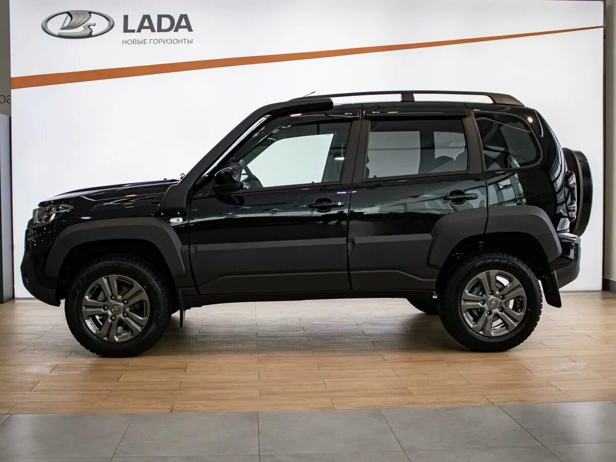 Нива тревел черного цвета фото Купить новый Lada (ВАЗ) Niva I Рестайлинг (Travel) 1.7 MT (80 л.с.) 4WD бензин м