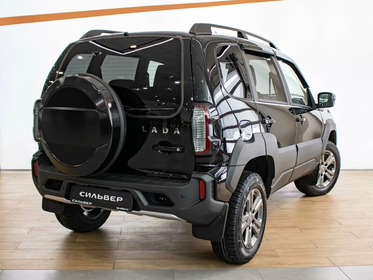 Нива тревел черного цвета фото Купить новый Lada (ВАЗ) Niva I Рестайлинг (Travel) 1.7 MT (80 л.с.) 4WD бензин м