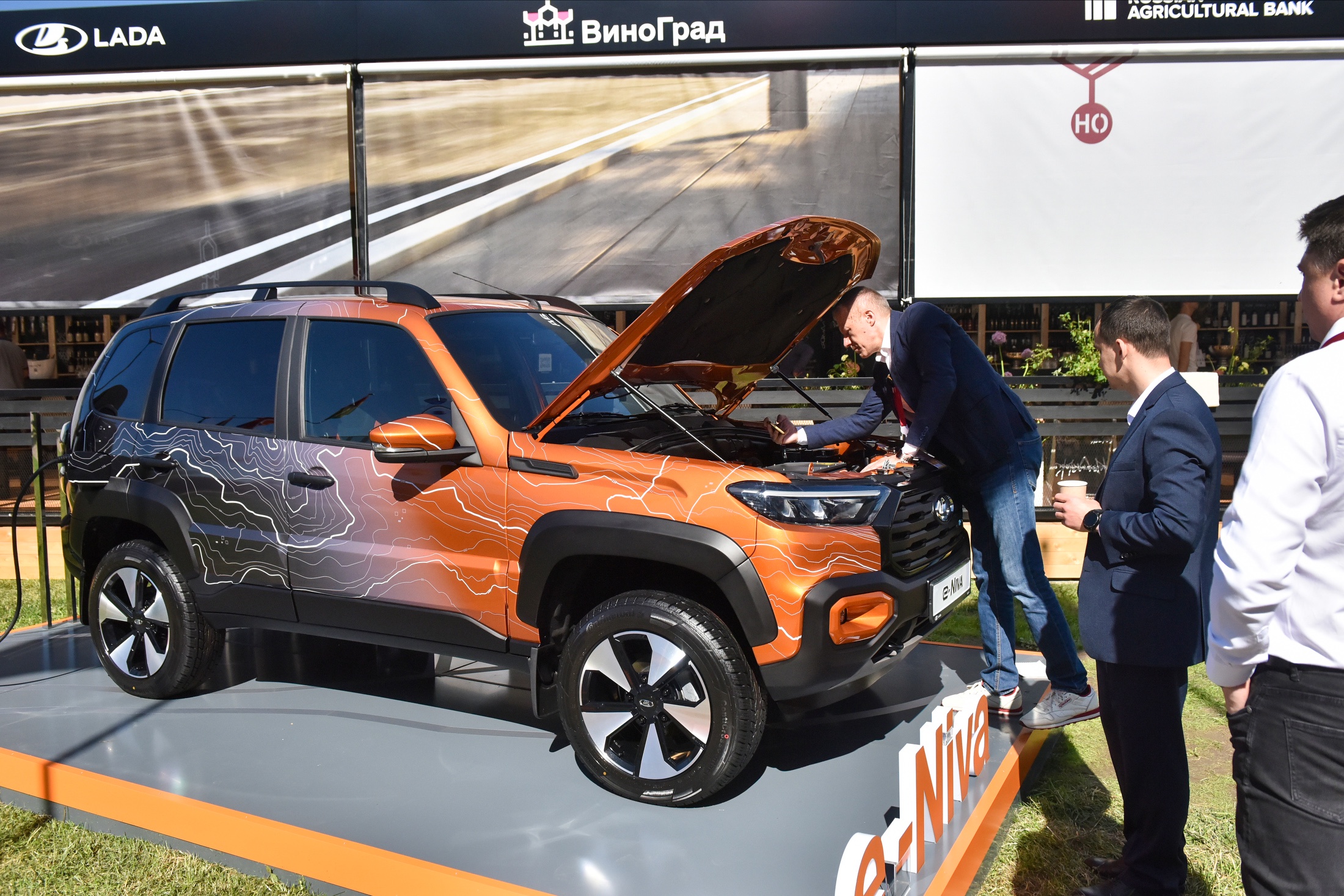 Нива тревел электрическая фото На ПМЭФ представили E-Niva на базе Lada Niva Travel - Российская газета
