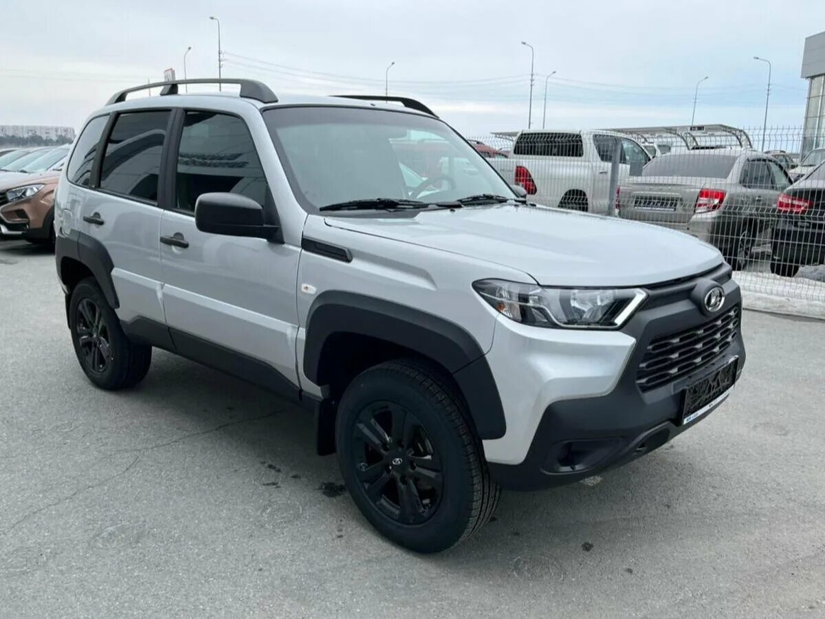 Нива тревел фото лада новая Купить новый Lada (ВАЗ) Niva I Рестайлинг (Travel) 1.7 MT (80 л.с.) 4WD бензин м