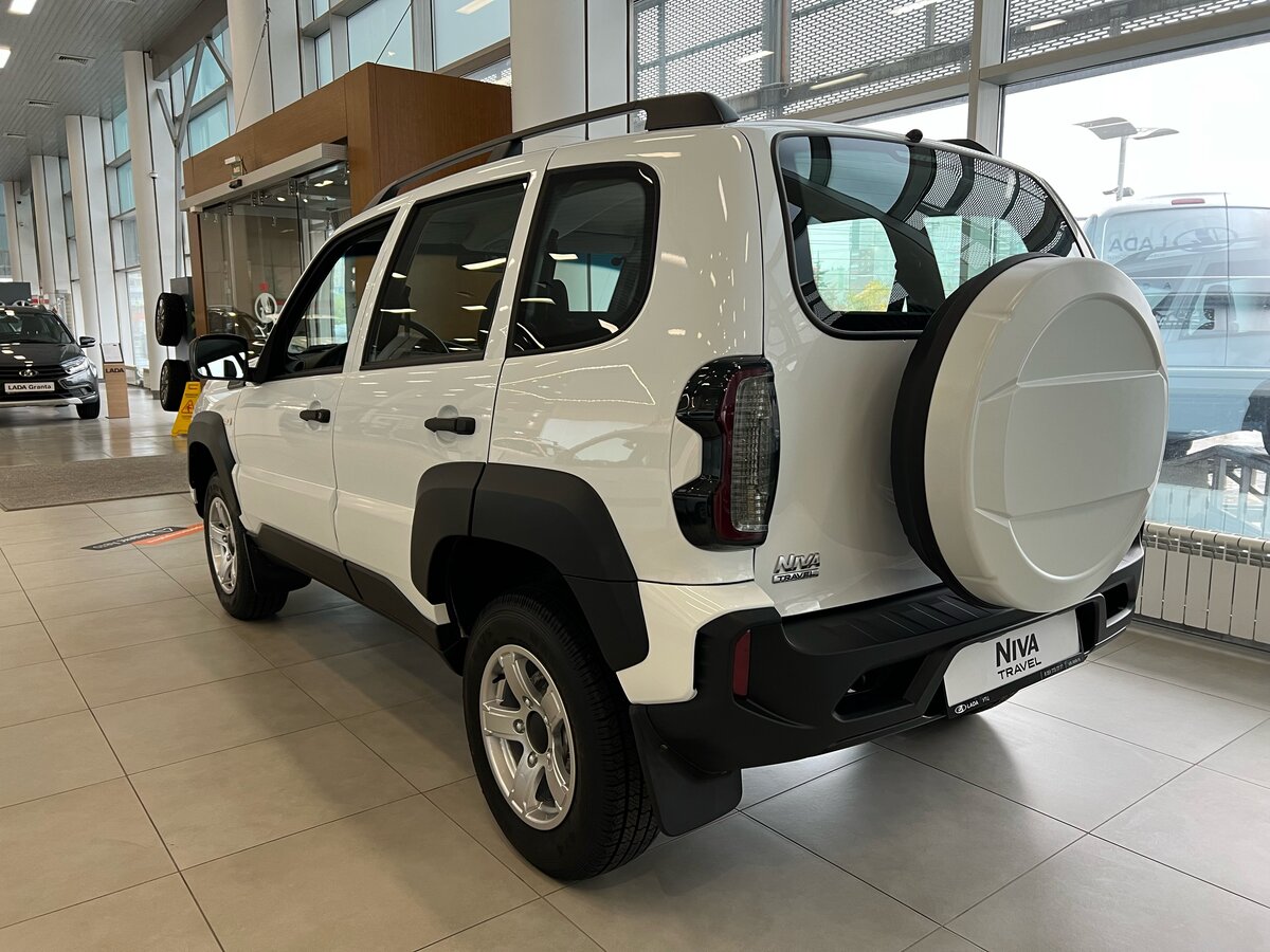 Нива тревел классик фото Купить новый Lada (ВАЗ) Niva I Рестайлинг (Travel) 1.7 MT (80 л.с.) 4WD бензин м