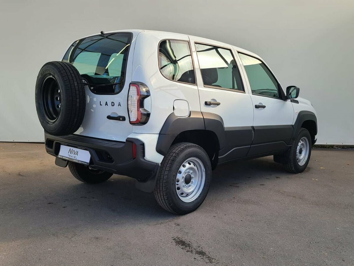 Нива тревел классик фото Купить новый Lada (ВАЗ) Niva I Рестайлинг (Travel) 1.7 MT (80 л.с.) 4WD бензин м