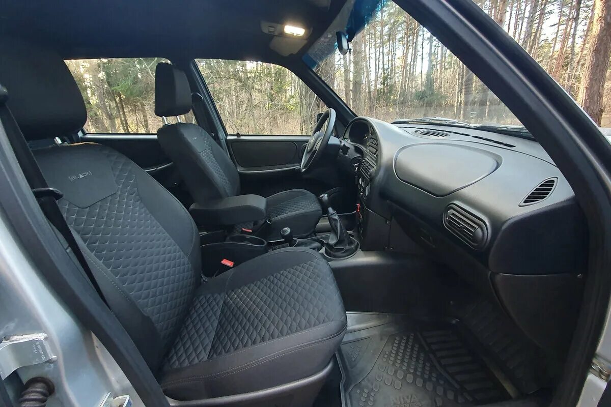 Нива тревел комфорт 2024 фото Тропою легенды. Тест-драйв Lada Niva Travel Black CarExpert.ru Дзен