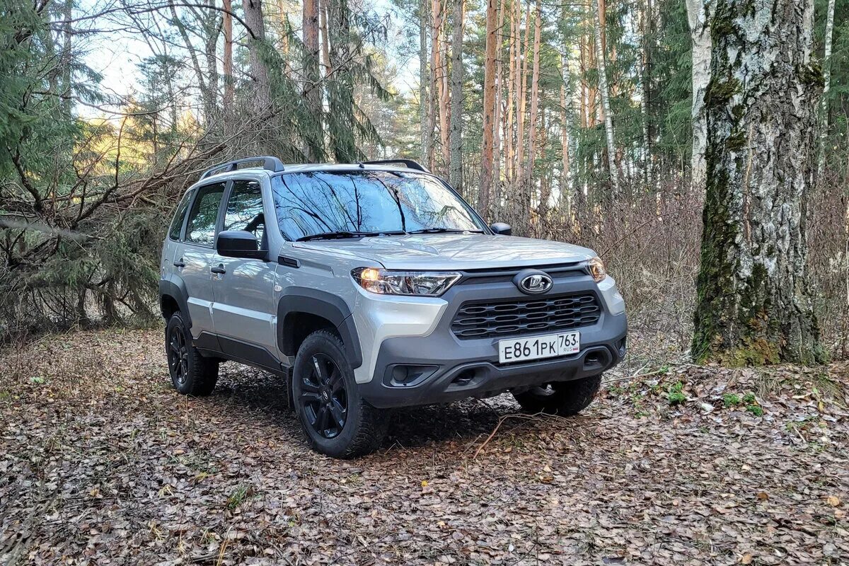Нива тревел комфорт 2024 фото Тропою легенды. Тест-драйв Lada Niva Travel Black CarExpert.ru Дзен